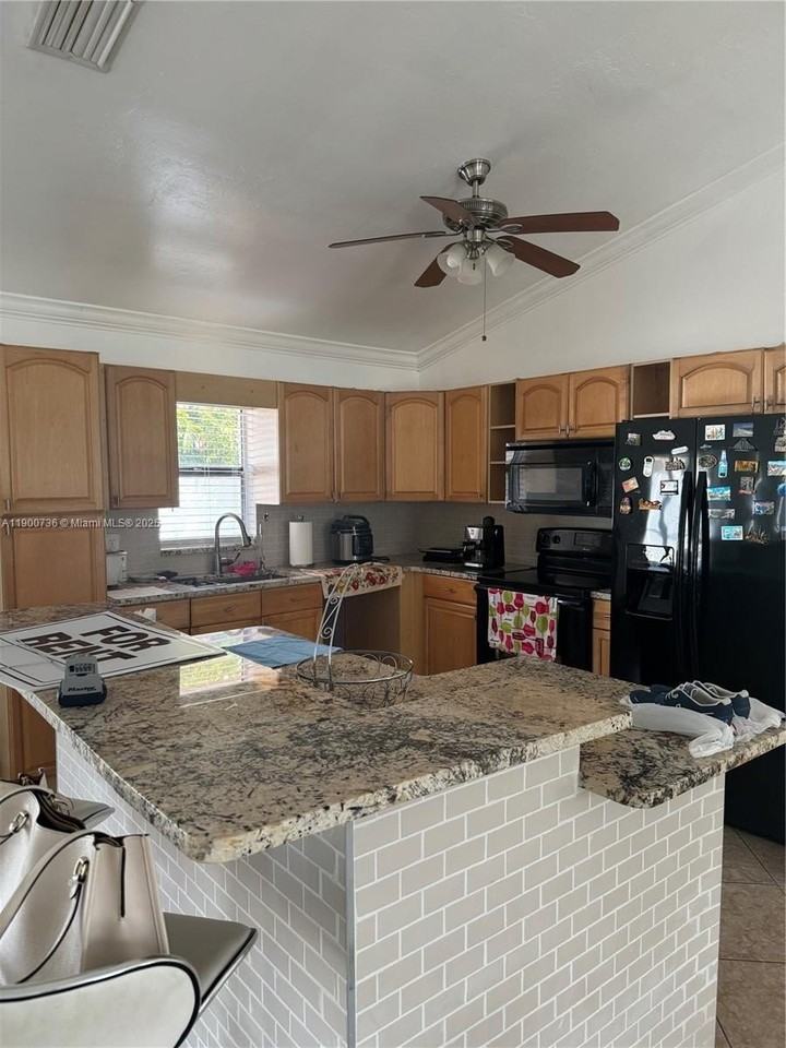 609 Se 2nd Ter - Photo 6 of 17