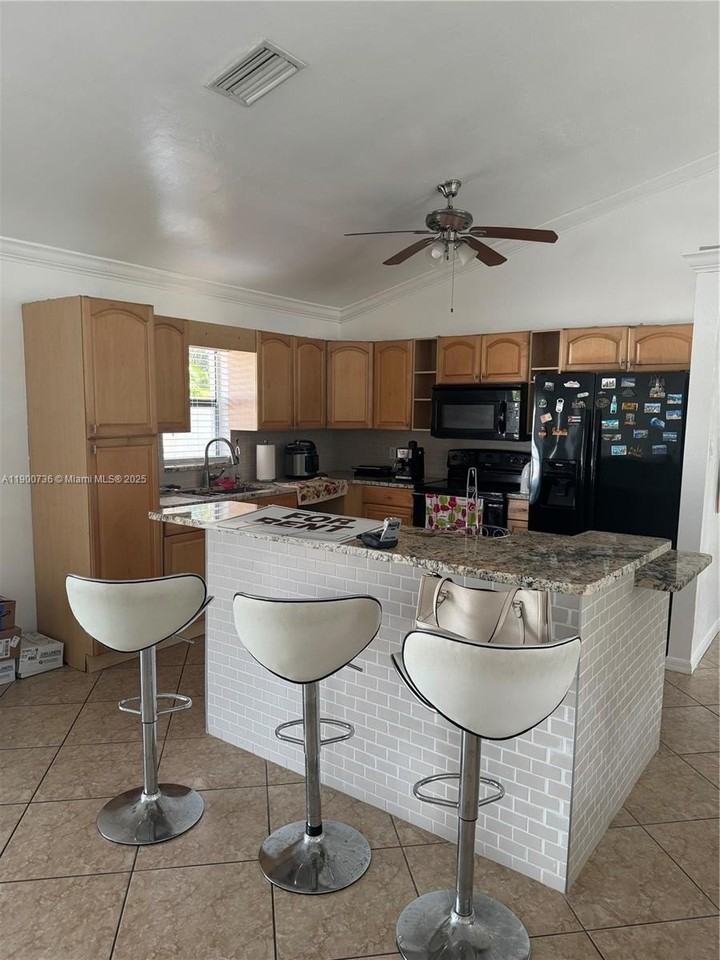 609 Se 2nd Ter - Photo 7 of 17