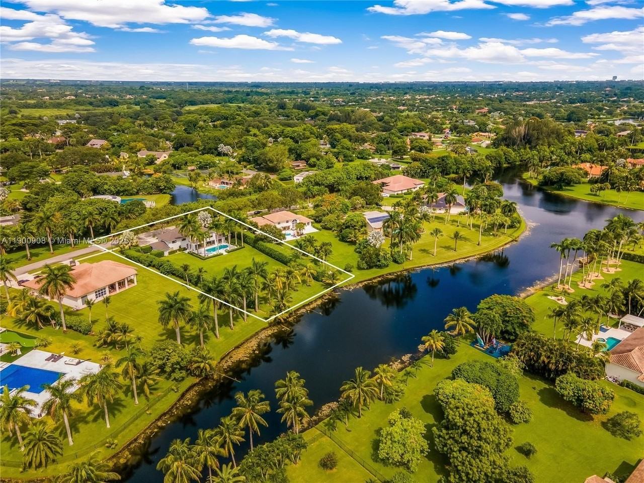 4242 Sw 107th Way - Photo 2 of 37