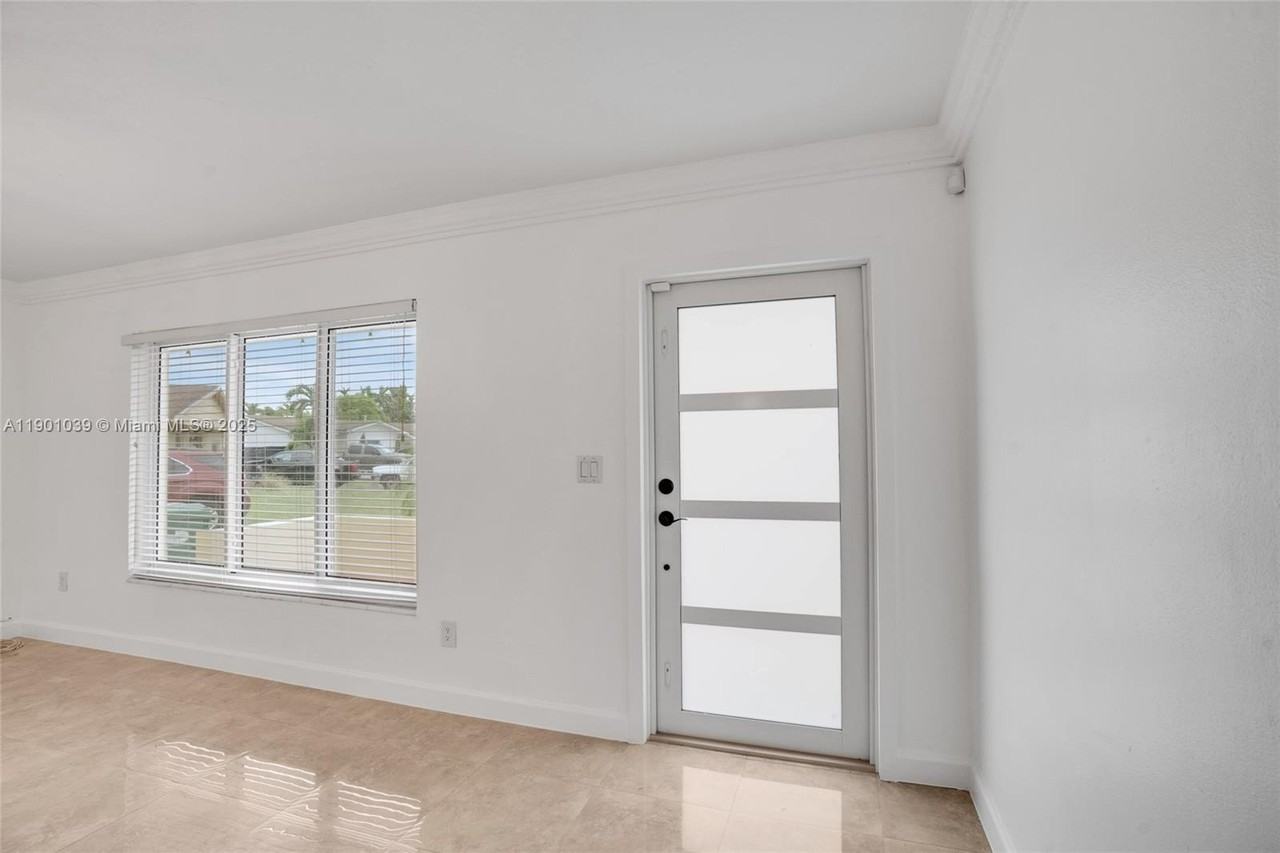 10440 Sw 126th Ave - Photo 5 of 39