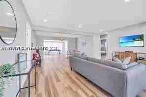 410 Pennsylvania Ave #410 - Photo 5 of 32