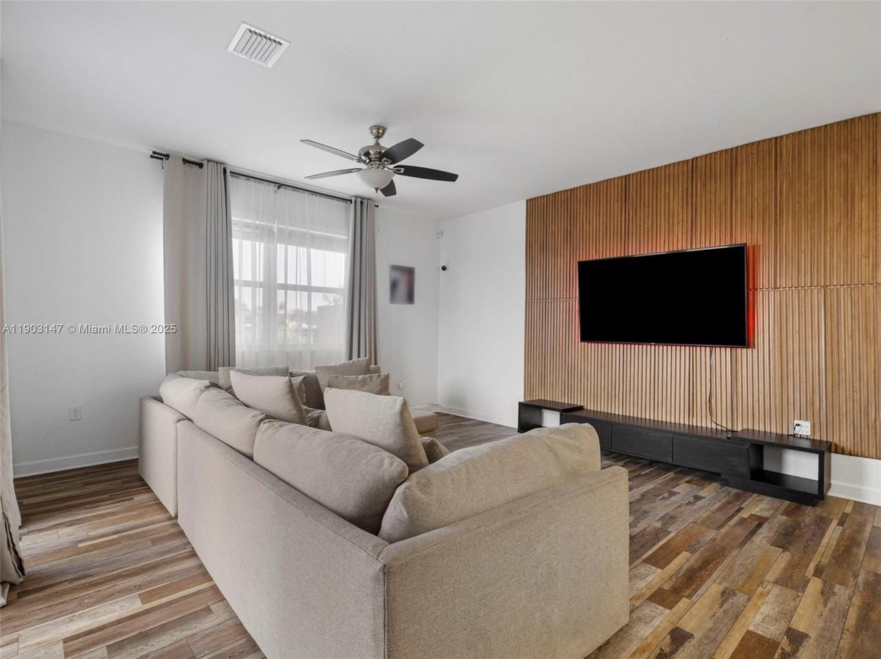 1411 Se 26th Rd #1411 - Photo 3 of 50