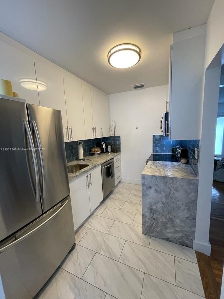 1545 Ne 138th St - Photo 7 of 22