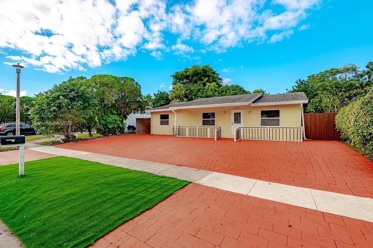 401 Sw 76th Ter - Photo 2 of 31