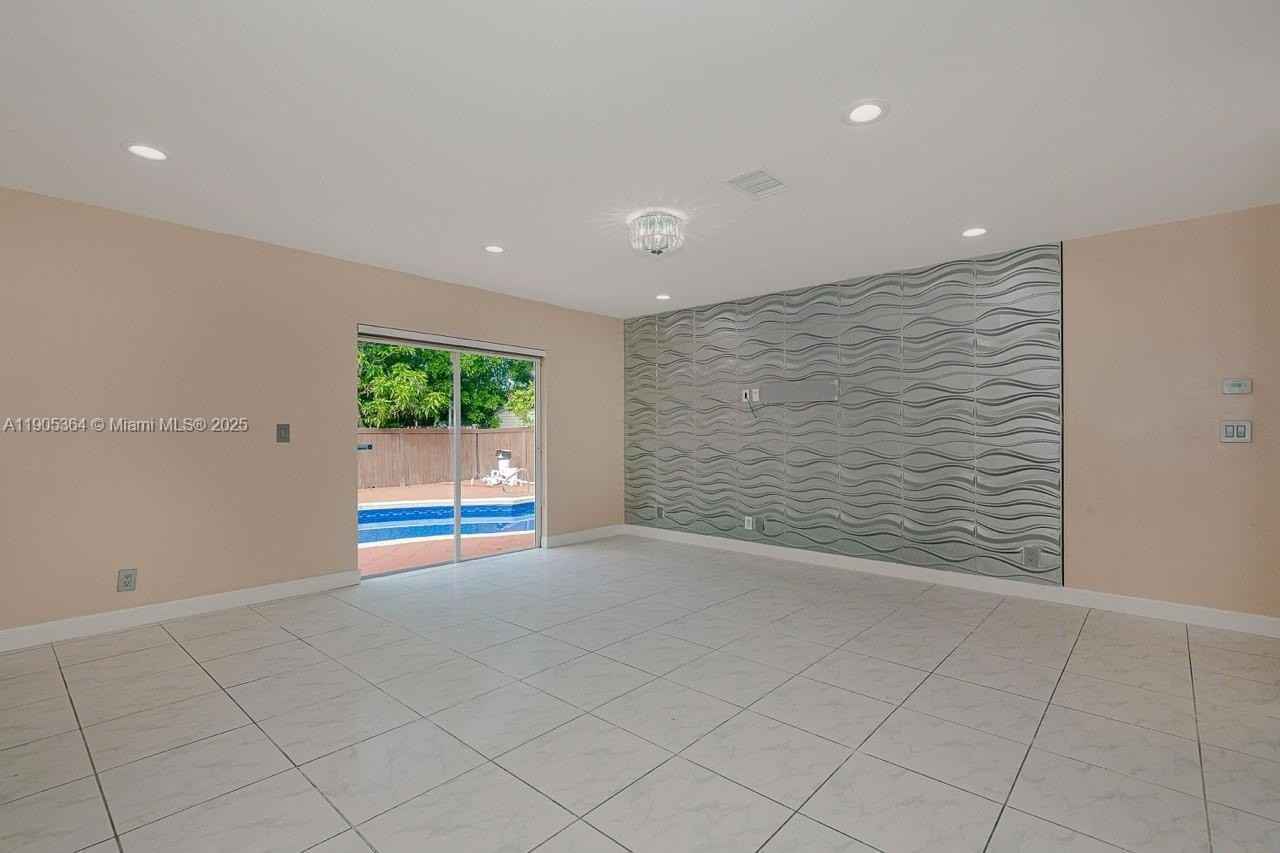 401 Sw 76th Ter - Photo 6 of 31