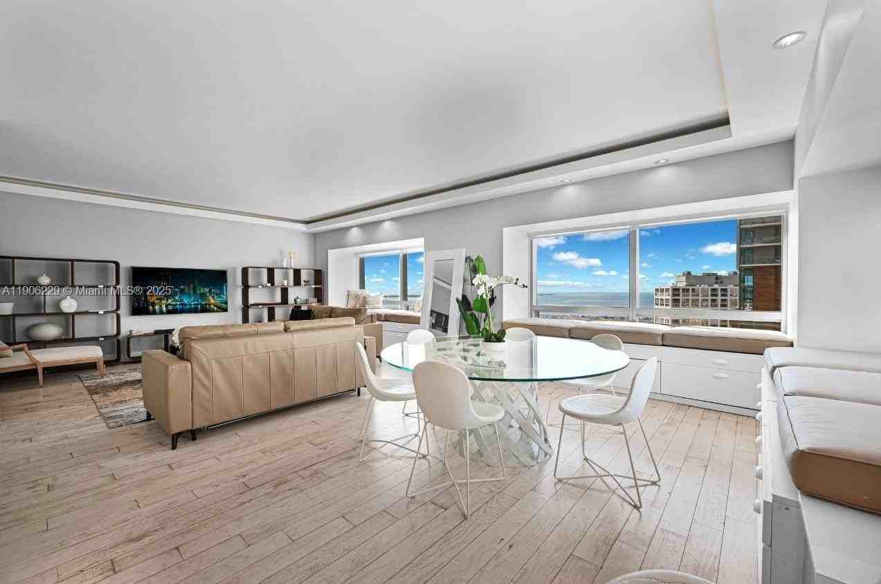 1435 Brickell Ave #3401