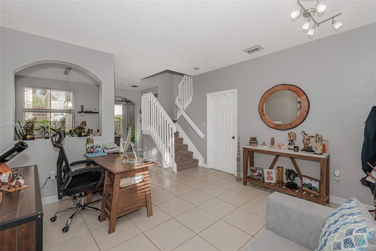 3816 Sw 169th Ter - Photo 3 of 21