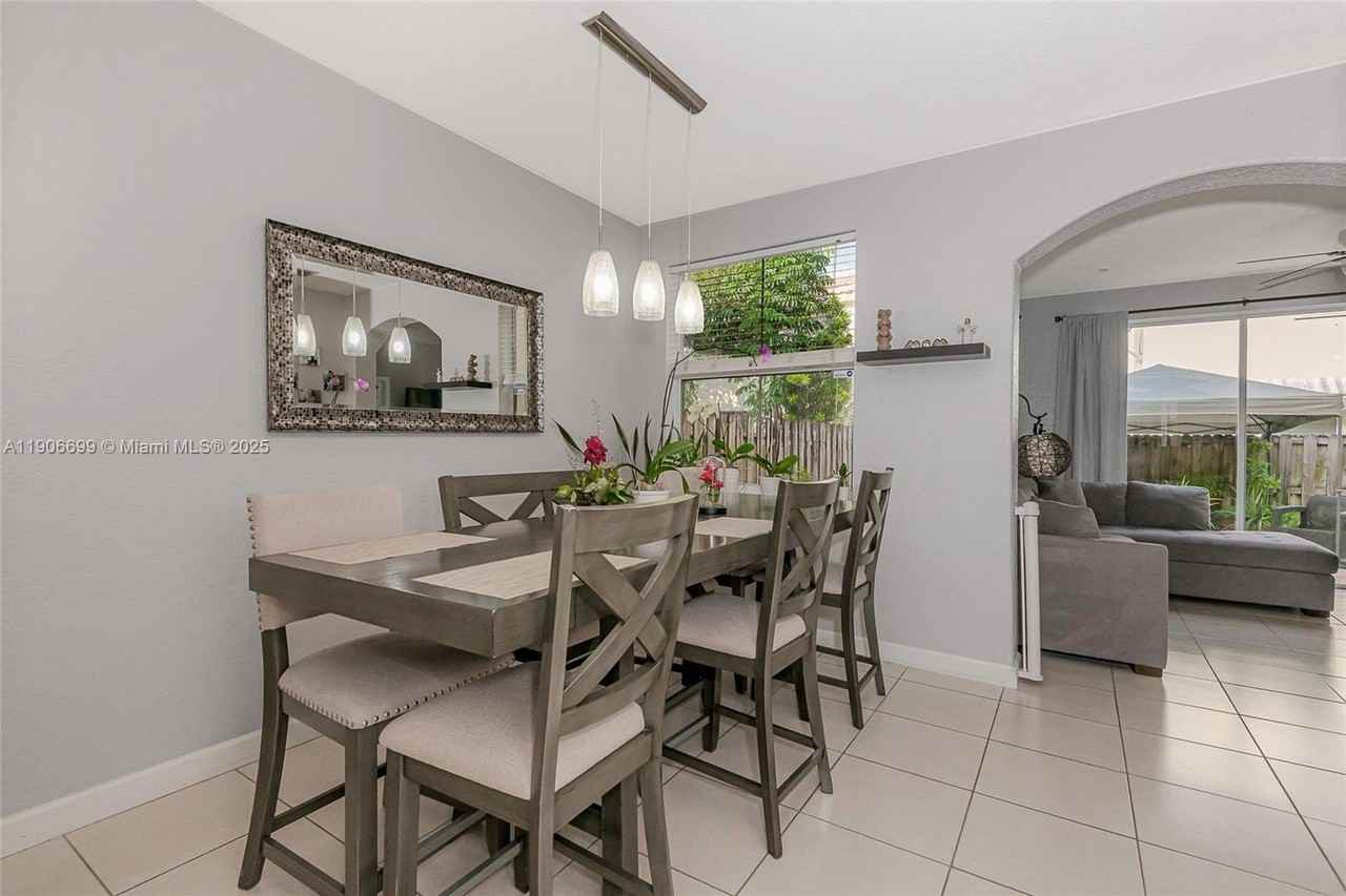 3816 Sw 169th Ter - Photo 4 of 21