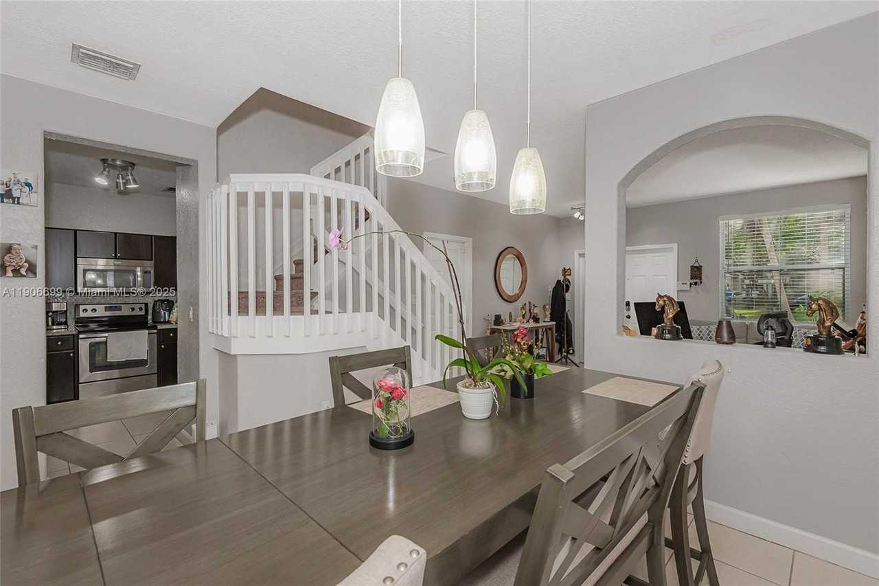 3816 Sw 169th Ter - Photo 5 of 21