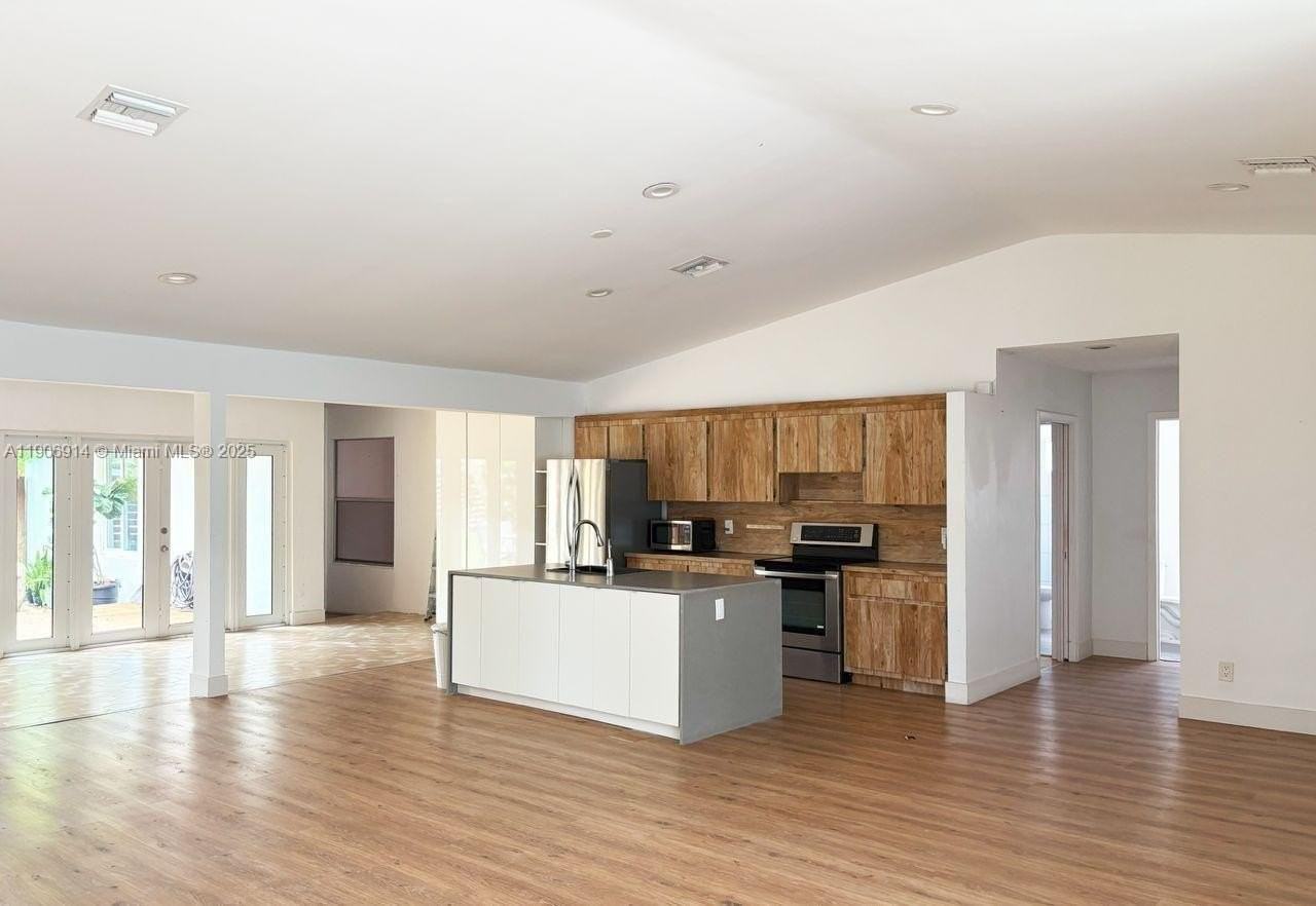 3330 Liberty St - Photo 4 of 11