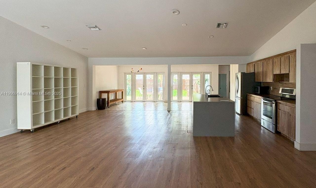 3330 Liberty St - Photo 5 of 11