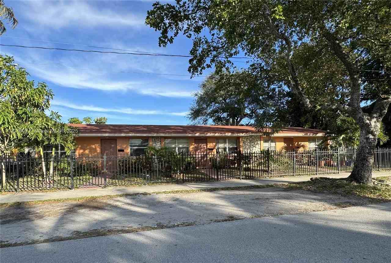 12735 Ne 13th Ave #1 - Photo 2 of 12