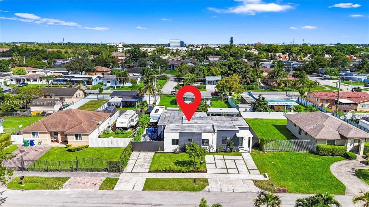 10925 Sw 218th Ter - Photo 4 of 32