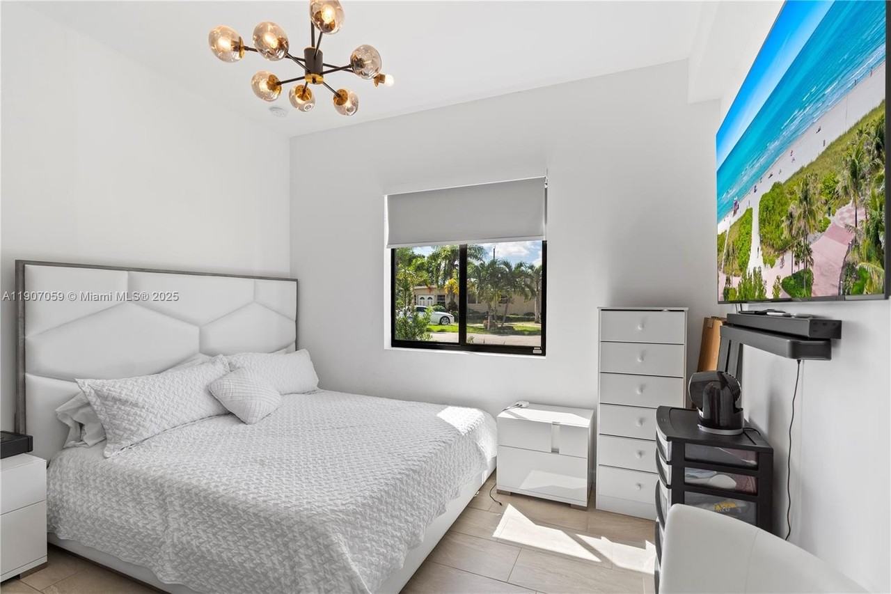 10925 Sw 218th Ter - Photo 7 of 32