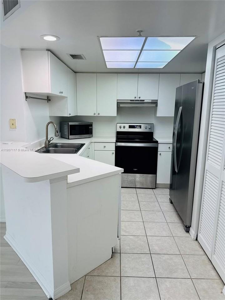 2009 Se 10th Ave #315 - Photo 3 of 9