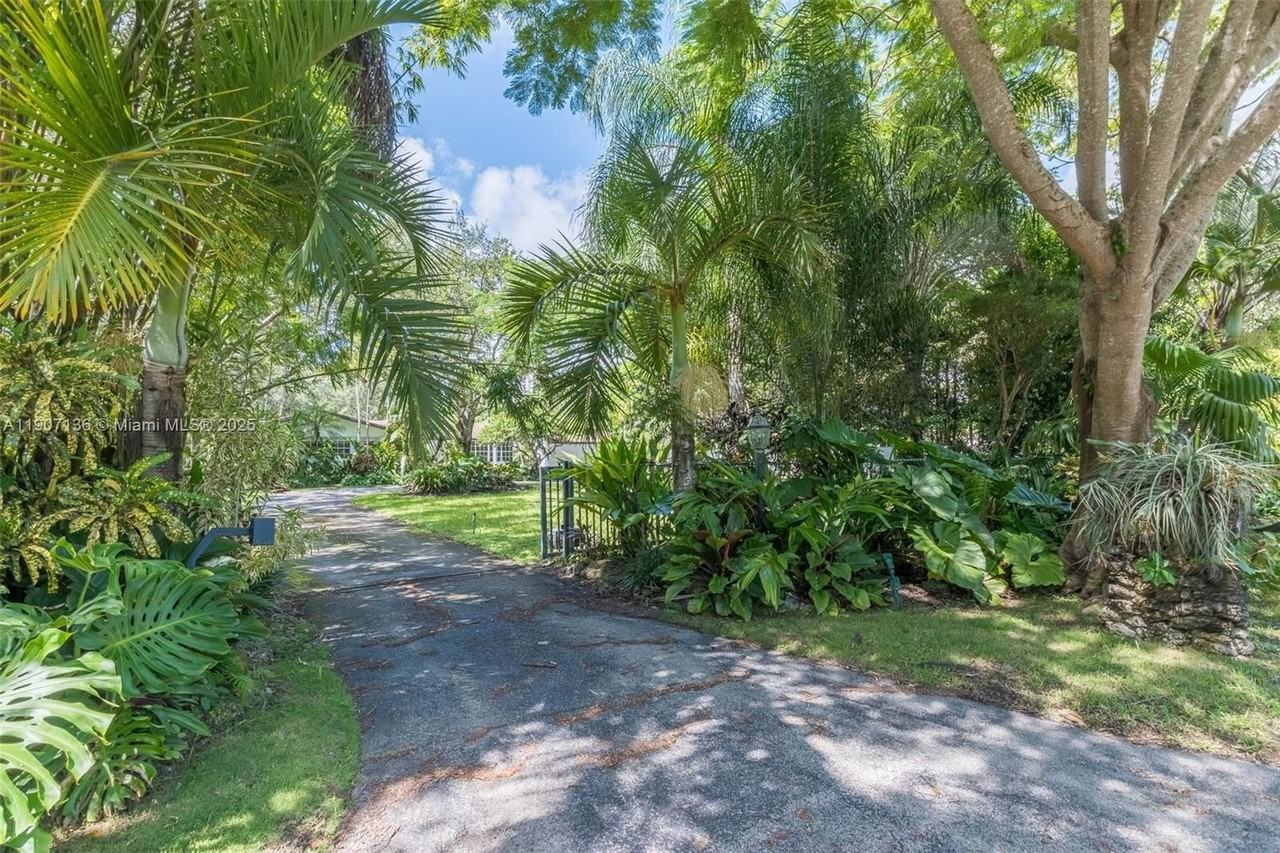 9240 Sw 69th Ct #0 - Photo 2 of 32