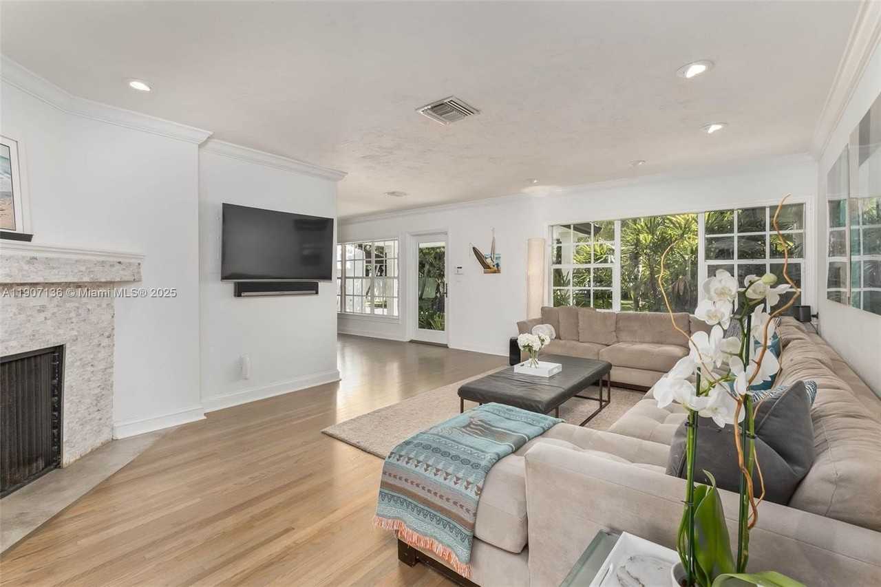 9240 Sw 69th Ct #0 - Photo 4 of 32