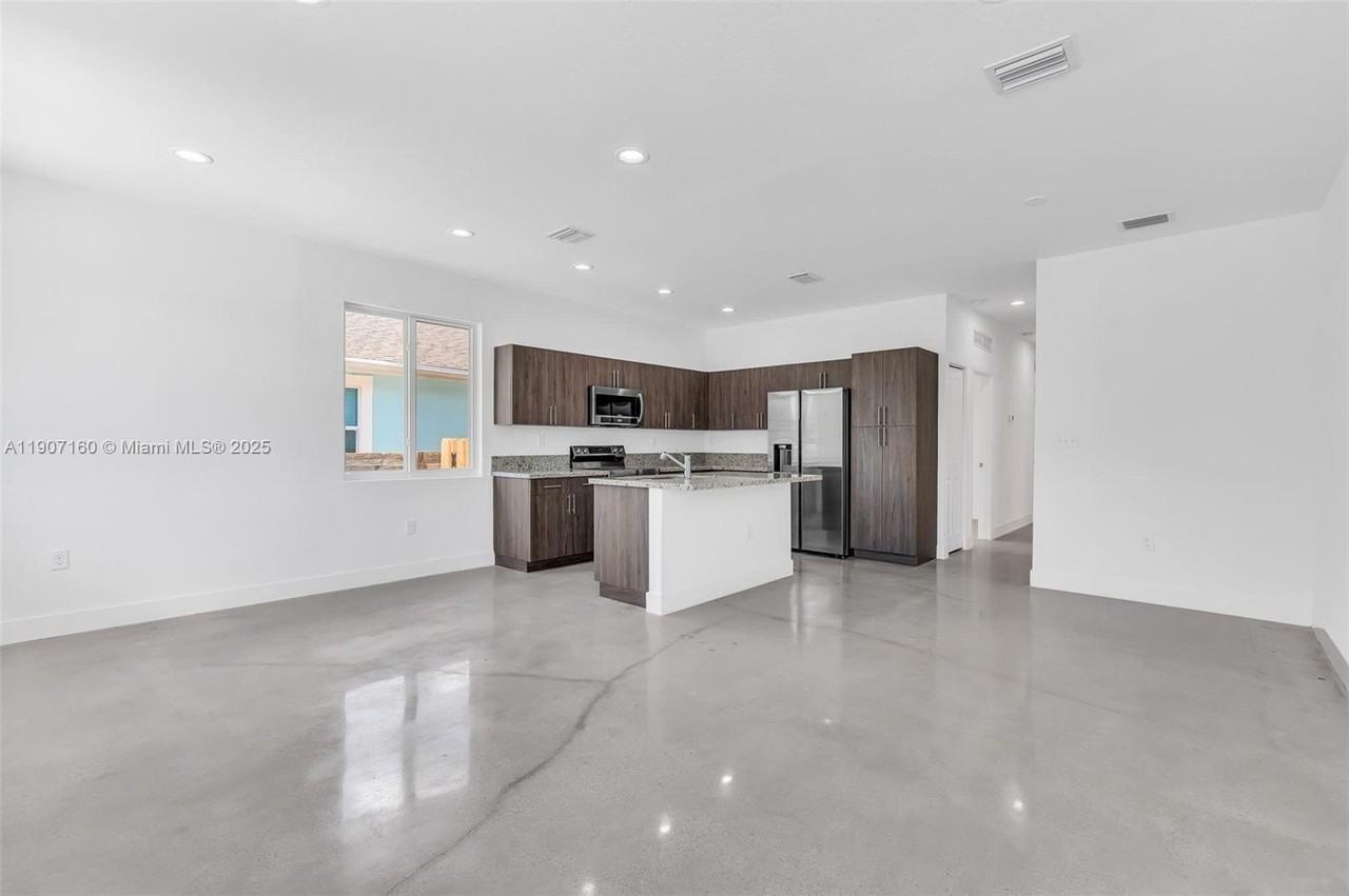 638 Nw 15th Ave #0 - Photo 2 of 16