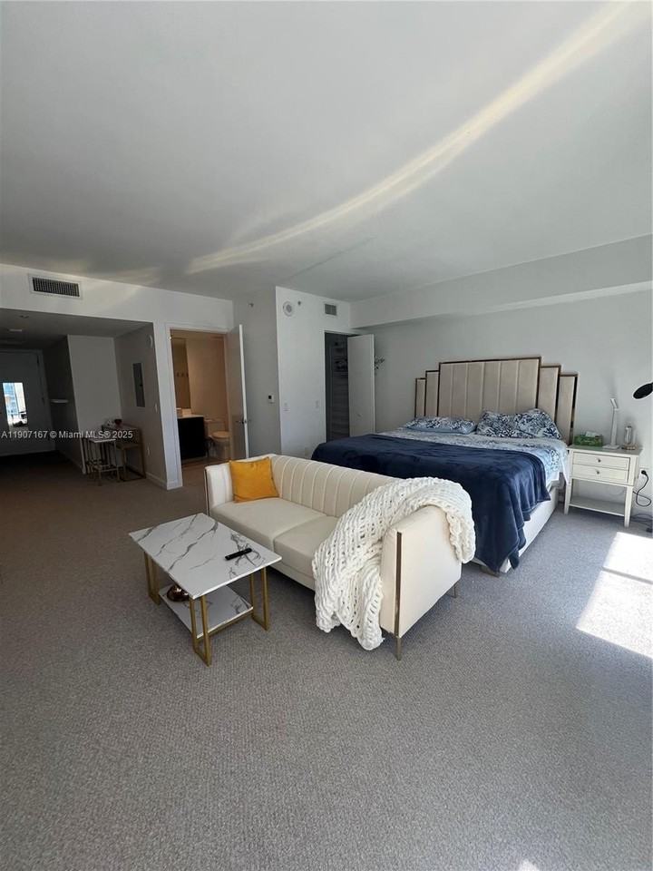 31 Se 6th St #2505 - Photo 2 of 17