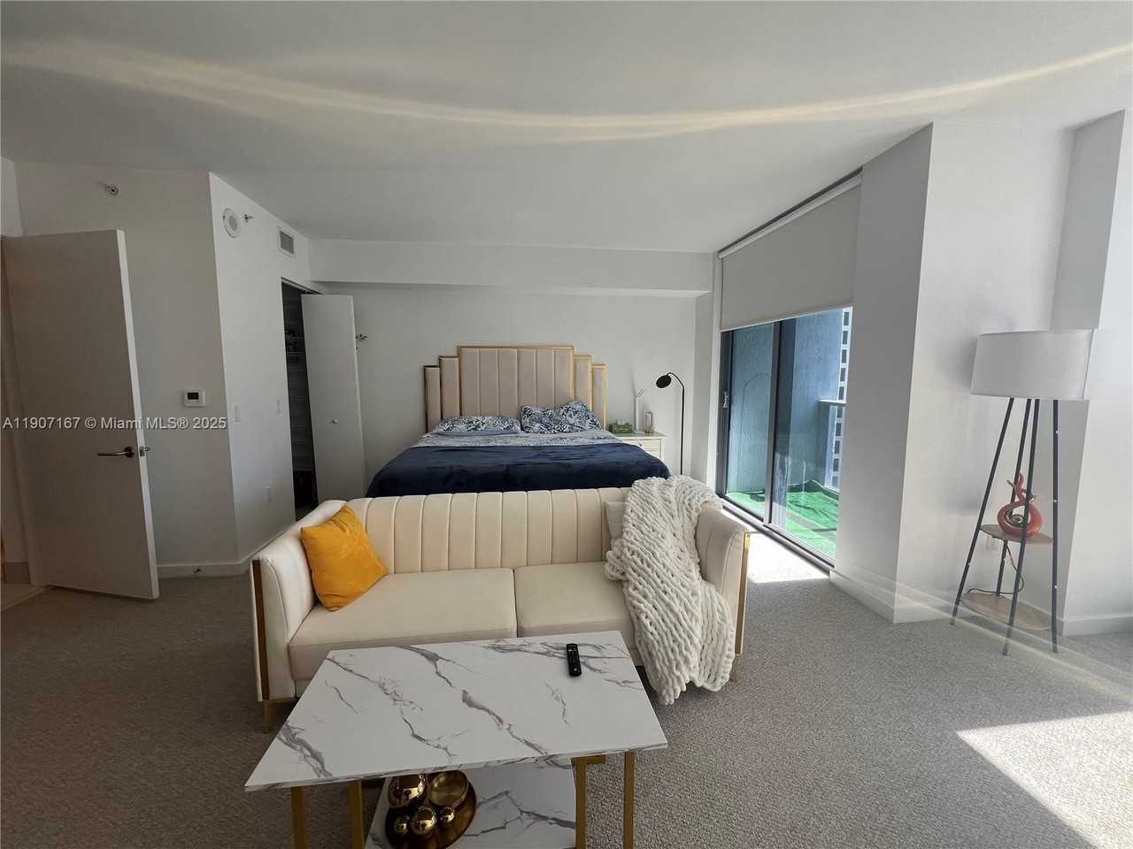 31 Se 6th St #2505 - Photo 4 of 17