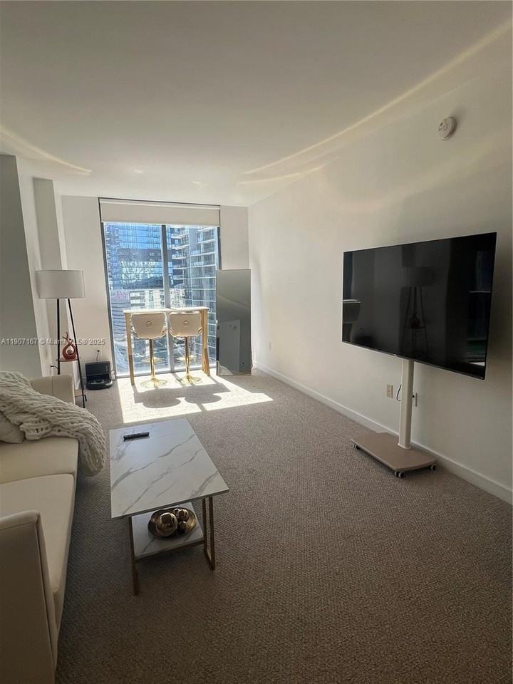 31 Se 6th St #2505 - Photo 5 of 17