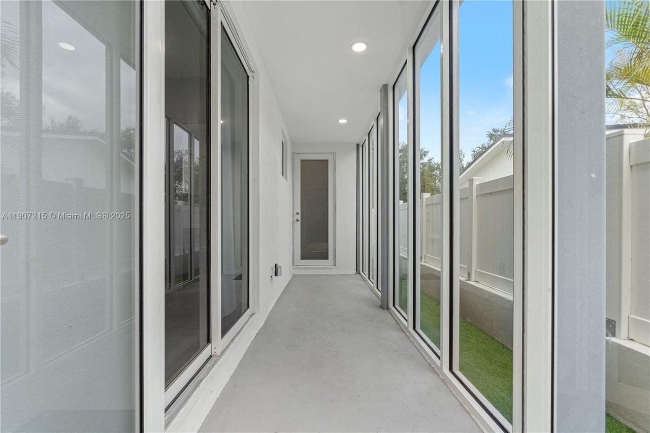 5734 Buchanan St #B - Photo 3 of 21