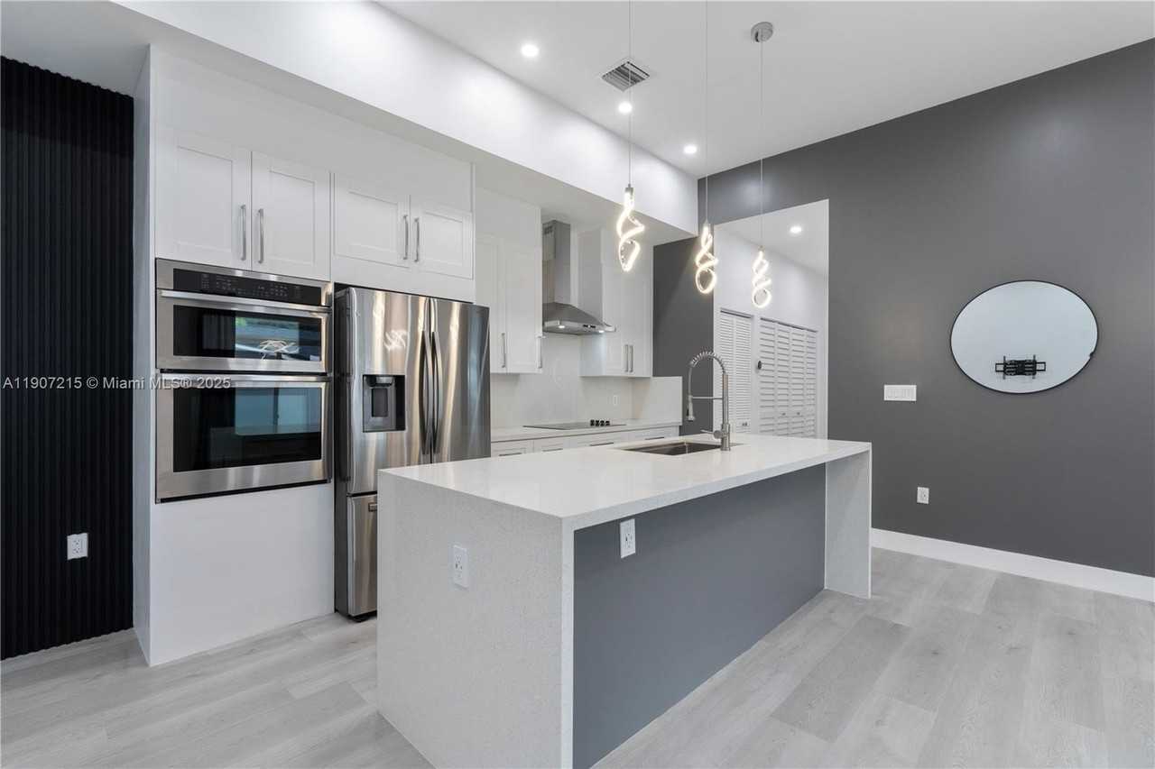 5734 Buchanan St #B - Photo 6 of 21