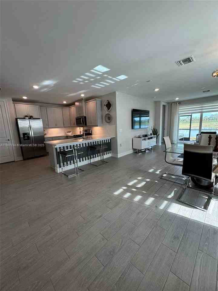 44448 Palm Frond Dr - Photo 5 of 13