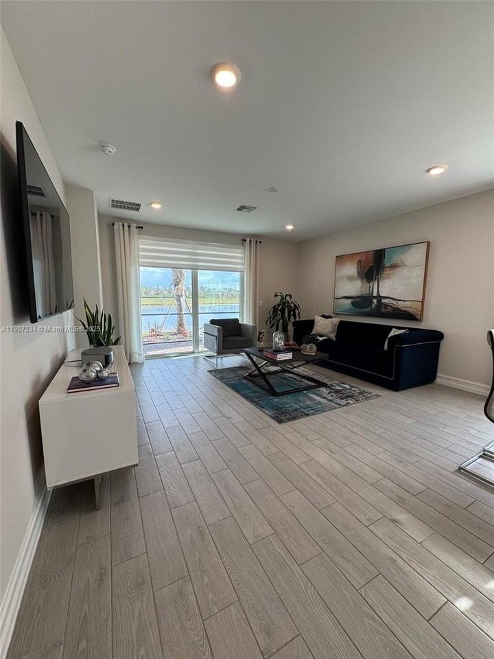 44448 Palm Frond Dr - Photo 7 of 13