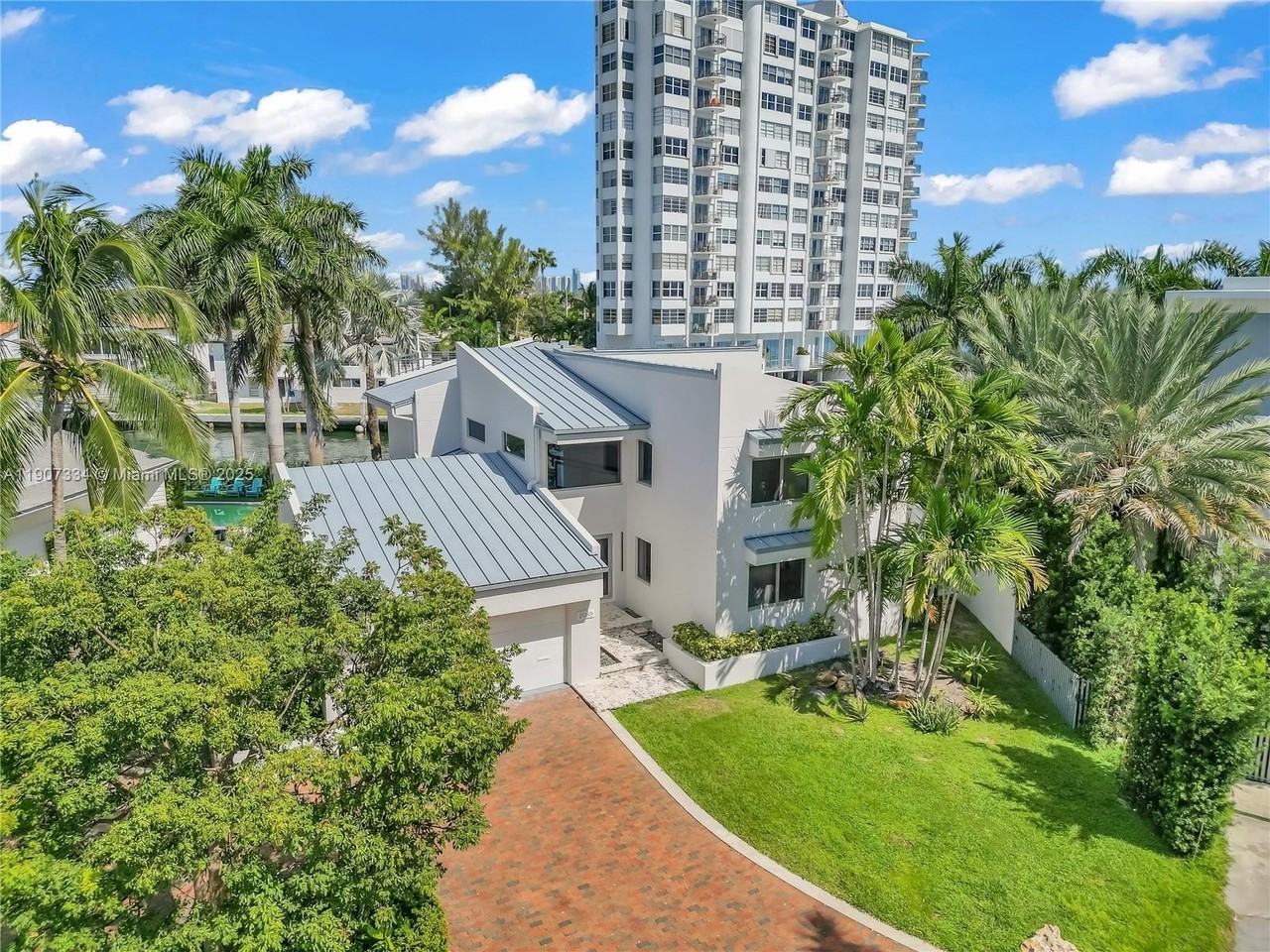 2089 Ne 121st Rd - Photo 3 of 30