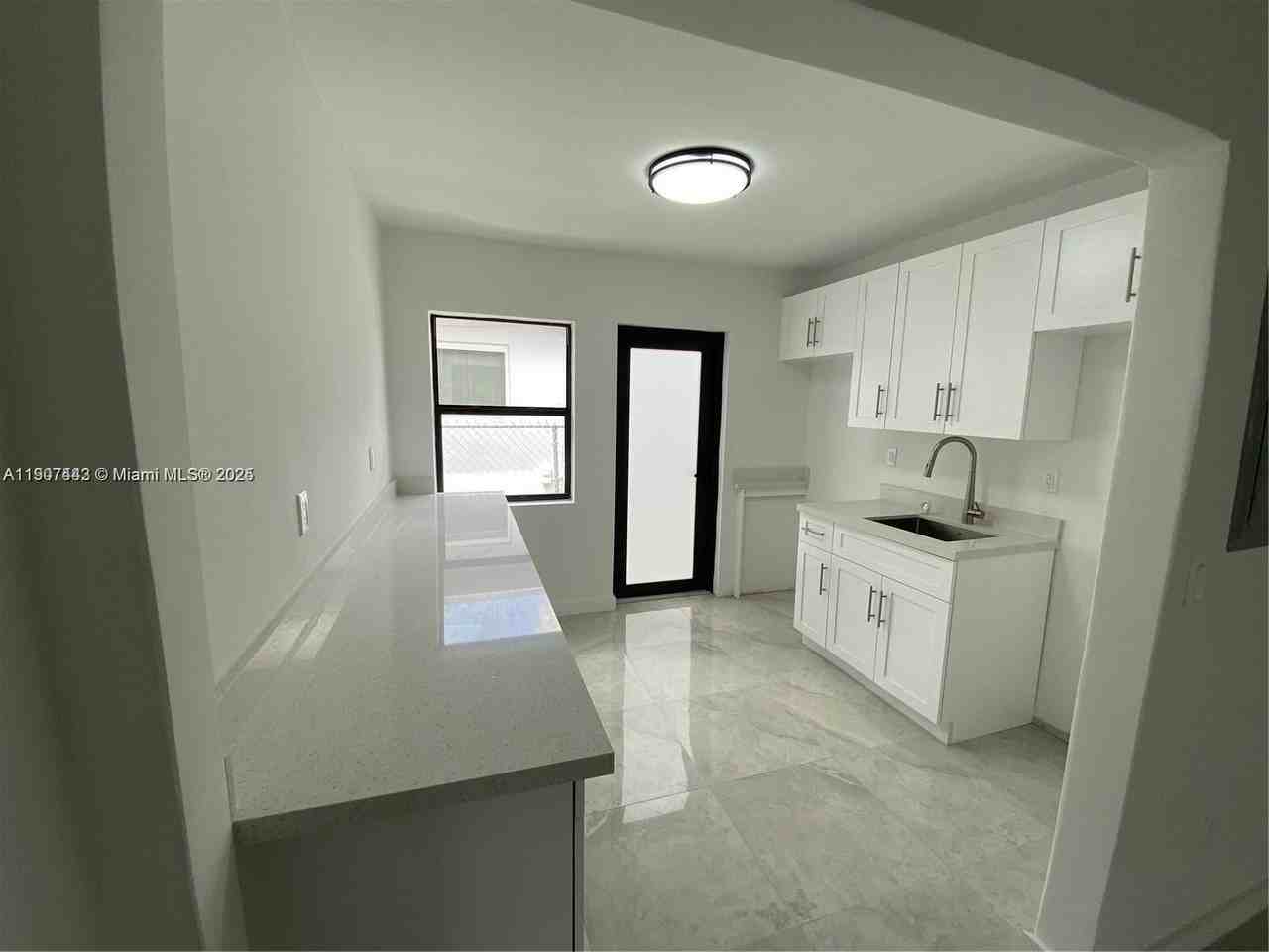 4992 Nw 18th Ave #4992 - Photo 4 of 20