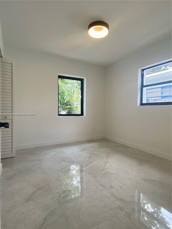 4992 Nw 18th Ave #4992 - Photo 7 of 20