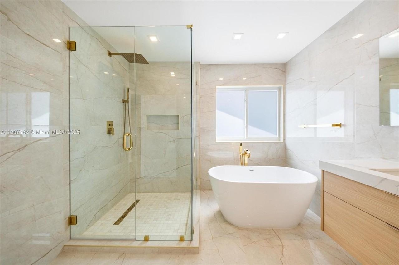 242 Palm Ave - Photo 5 of 45