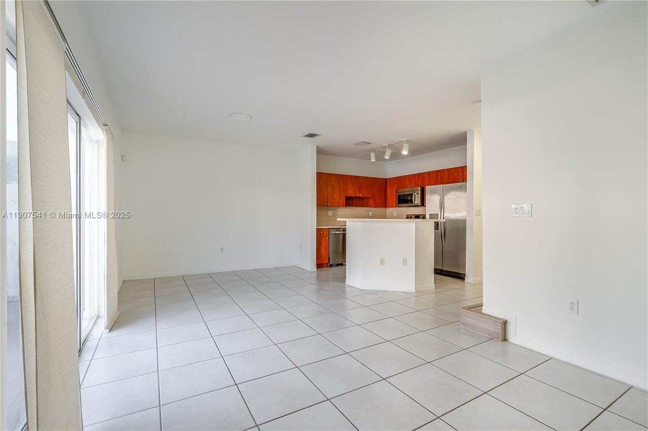 2889 Southwest 129th Way #2889 - Photo 4 of 29