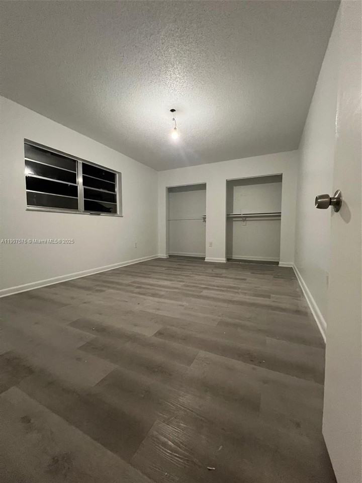 471 E 13th St #471A - Photo 6 of 8