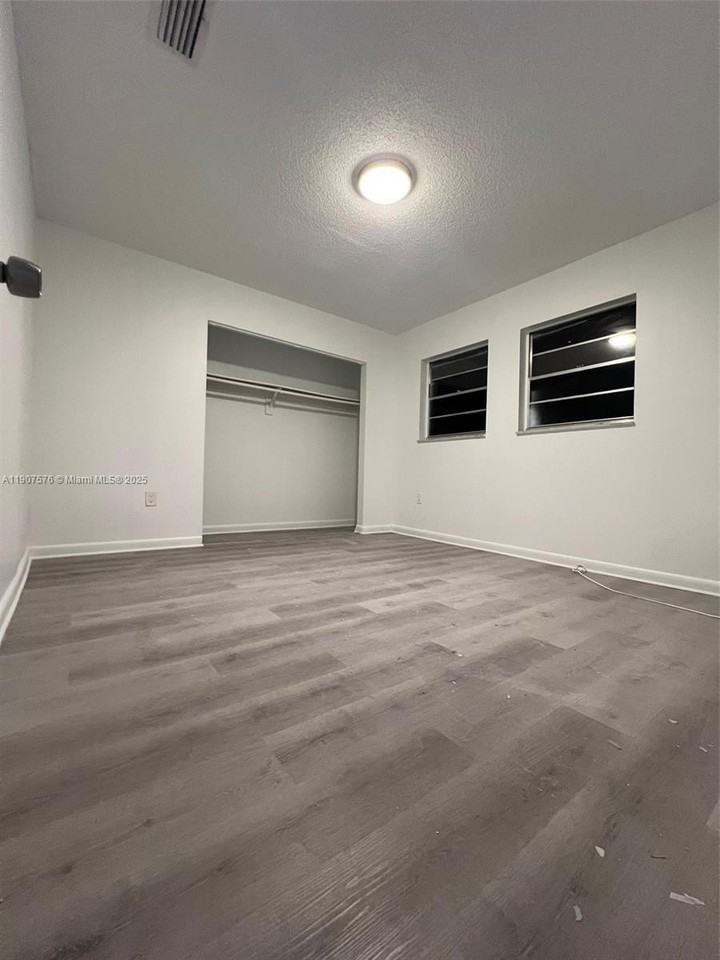 471 E 13th St #471A - Photo 7 of 8