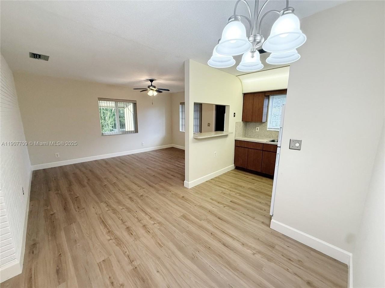 216 Sw 10th St #2 - Photo 3 of 14