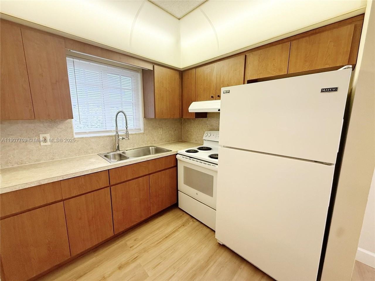 216 Sw 10th St #2 - Photo 4 of 14