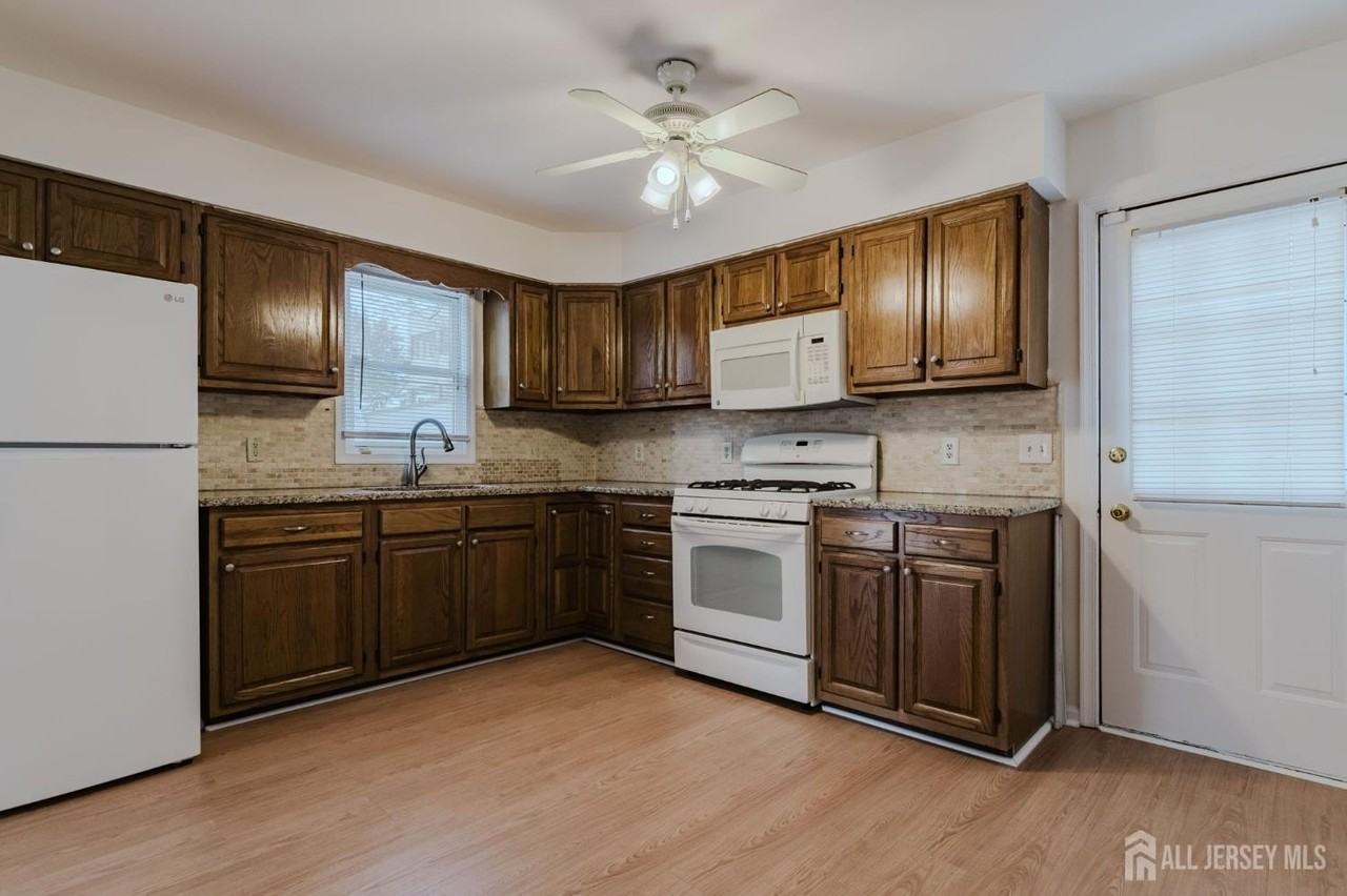 596 4th Ave - Photo 7 of 23