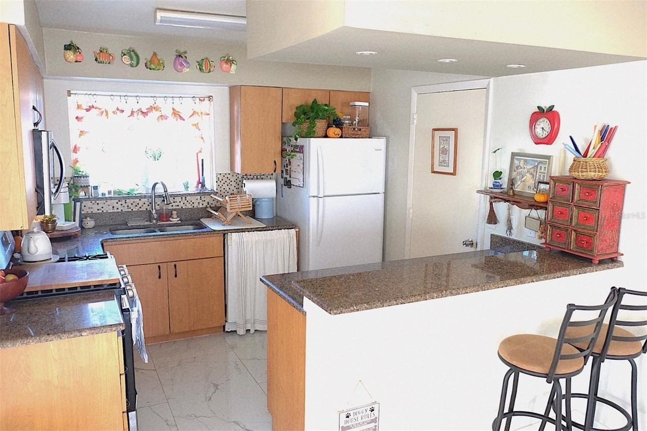 10659 Windsor Ct - Photo 2 of 15