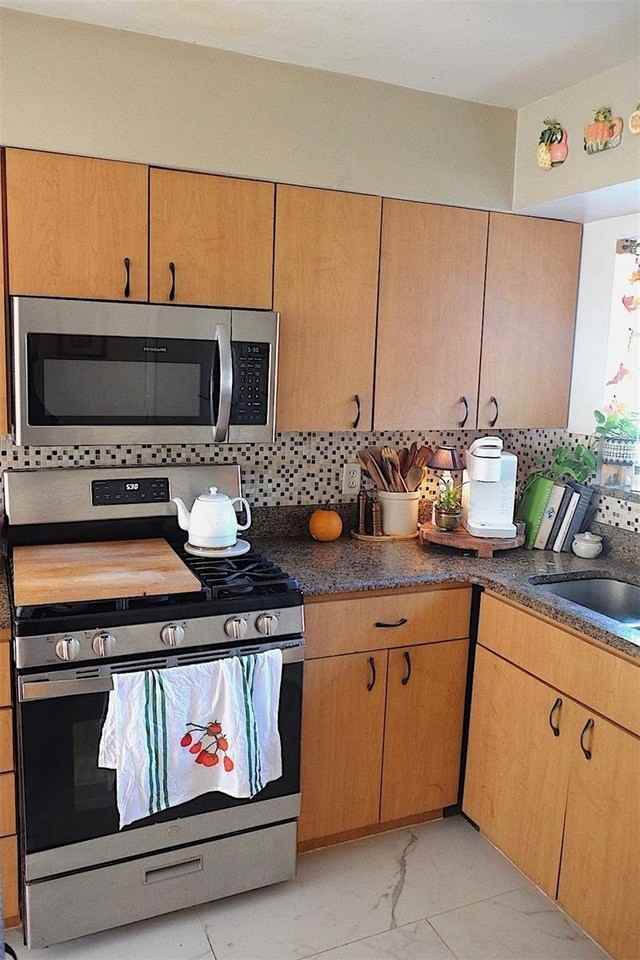 10659 Windsor Ct - Photo 3 of 15