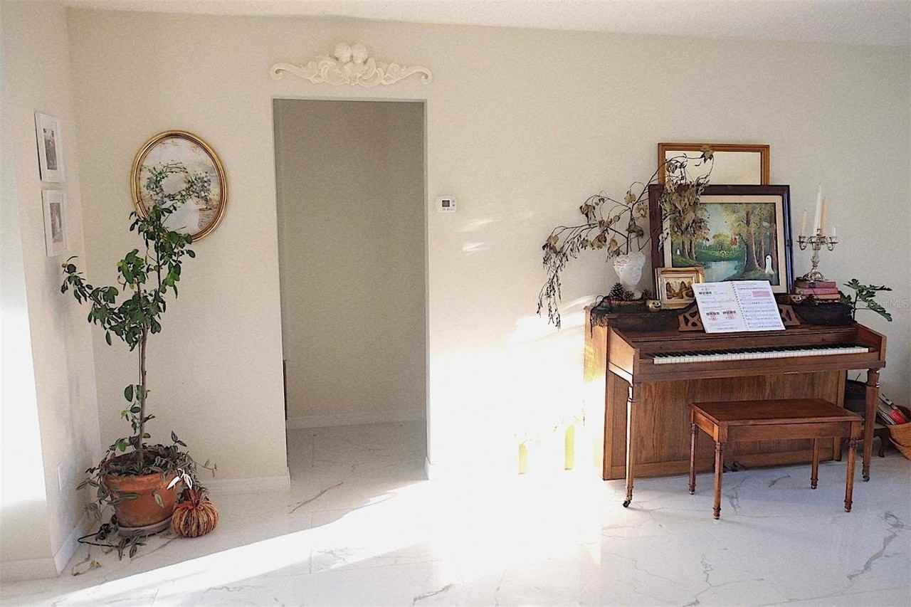 10659 Windsor Ct - Photo 6 of 15