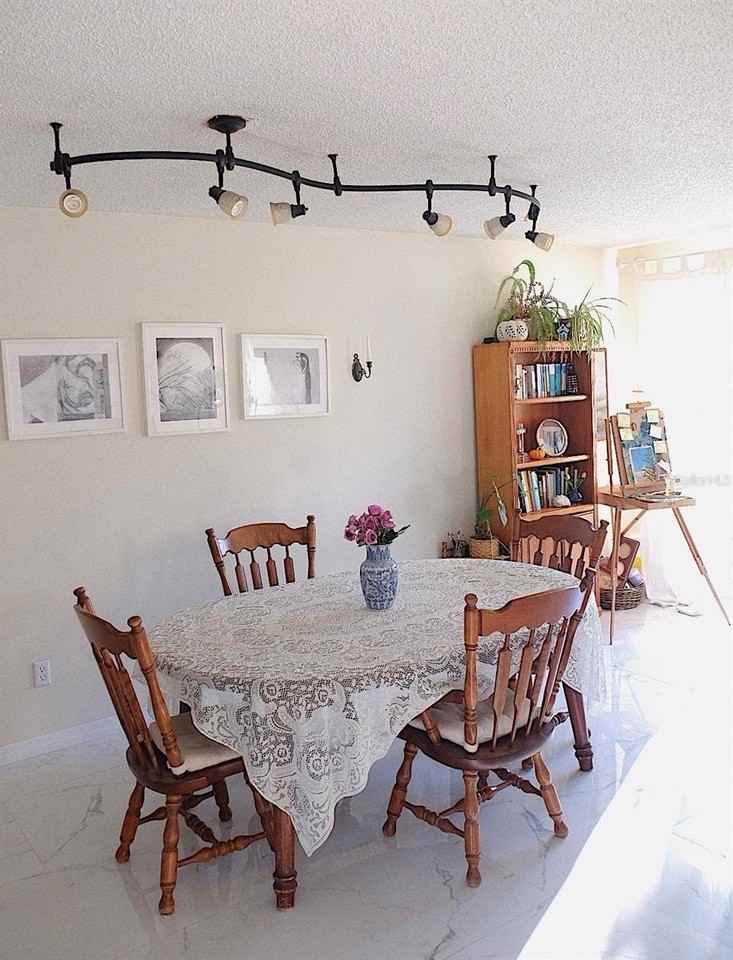 10659 Windsor Ct - Photo 7 of 15