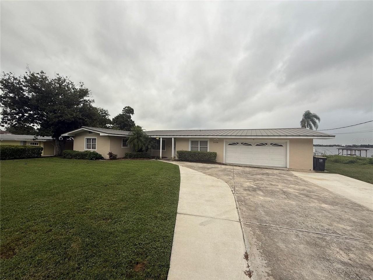 3430 Lakeview Drive - Photo 3 of 37