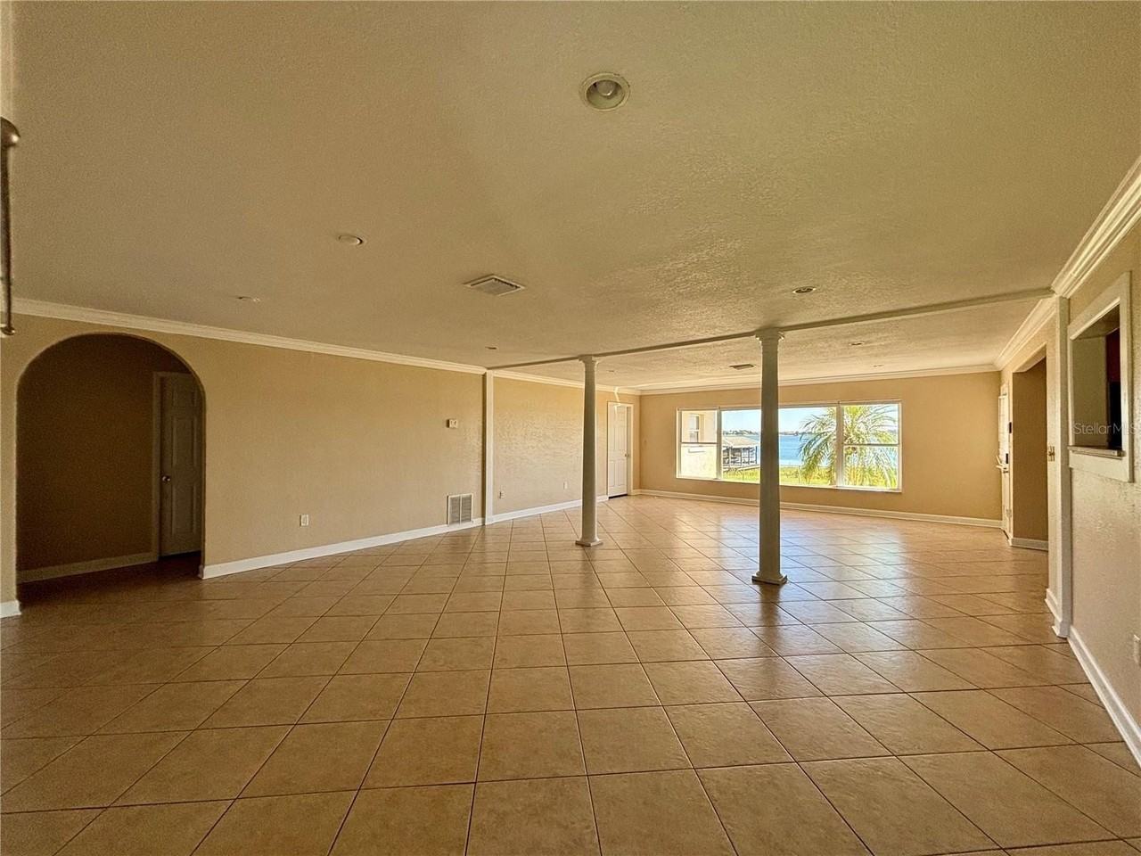 3430 Lakeview Drive - Photo 4 of 37