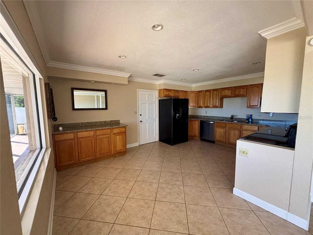 3430 Lakeview Drive - Photo 7 of 37