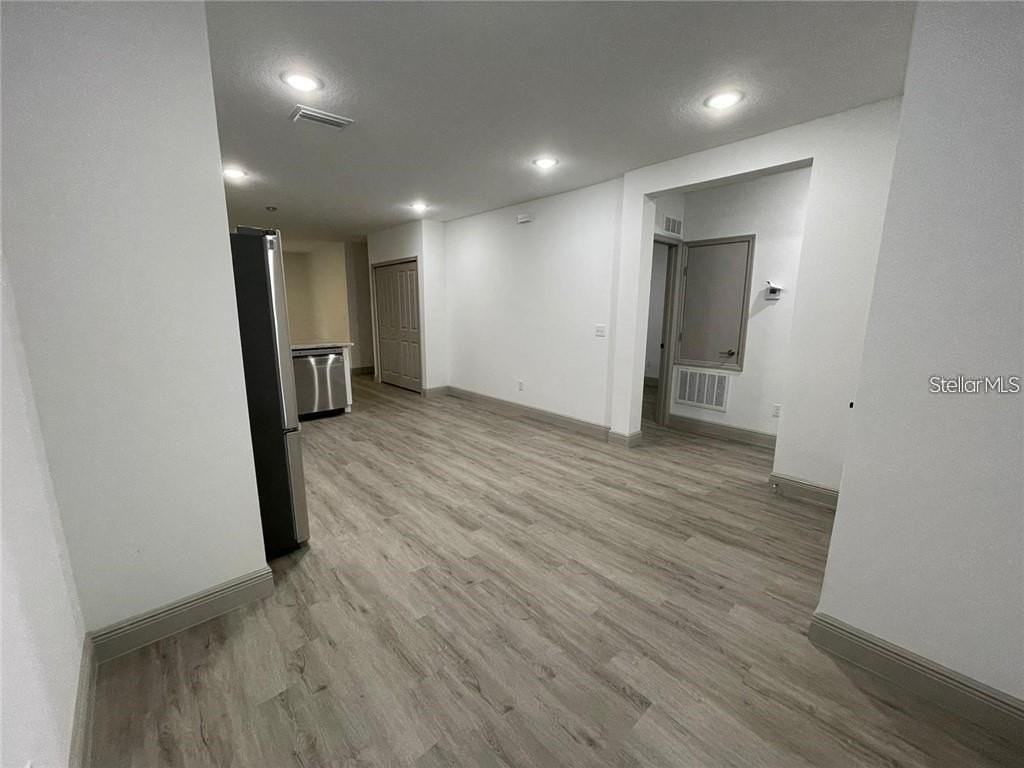 227 Balboa Dr - Photo 7 of 9