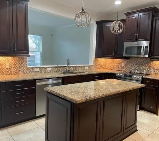 1032 Laurel Ridge Ln - Photo 3 of 20