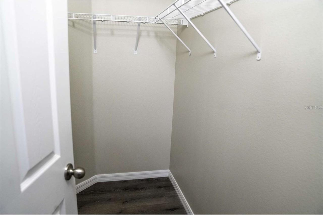 4840 Poolside Dr - Photo 7 of 18