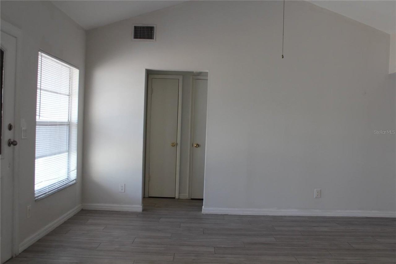 10115 Wheatley Hills Court - Photo 5 of 16